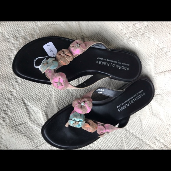 Donald J. Pliner heeled flip flops, size 8 - Picture 3 of 8